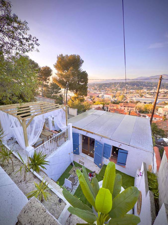 Gîte pour 4 personnes, avec jacuzzi et terrasse à La Penne-sur-Huveaune - 2