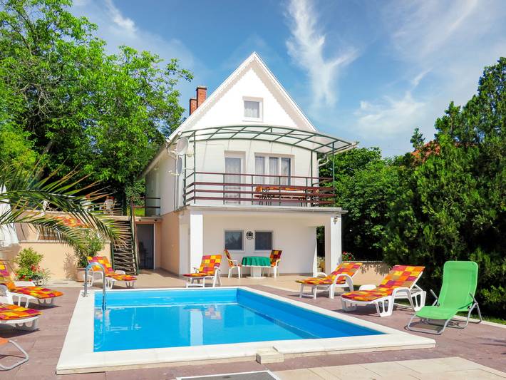 Ferienhaus für 8 Personen, mit Garten und Seeblick sowie Balkon in Ungarn