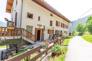 Gîte pour 5 personnes, avec jardin et terrasse, animaux acceptés dans Les Trois Vallées
