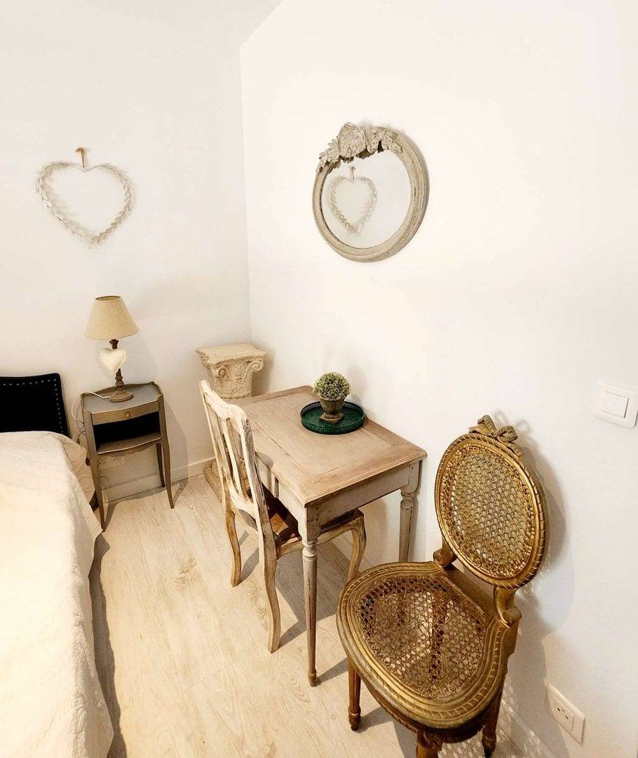 Le Clos Renaissance Bed & Breakfast - Chambre Milano in Oppède, Parc naturel régional du Luberon