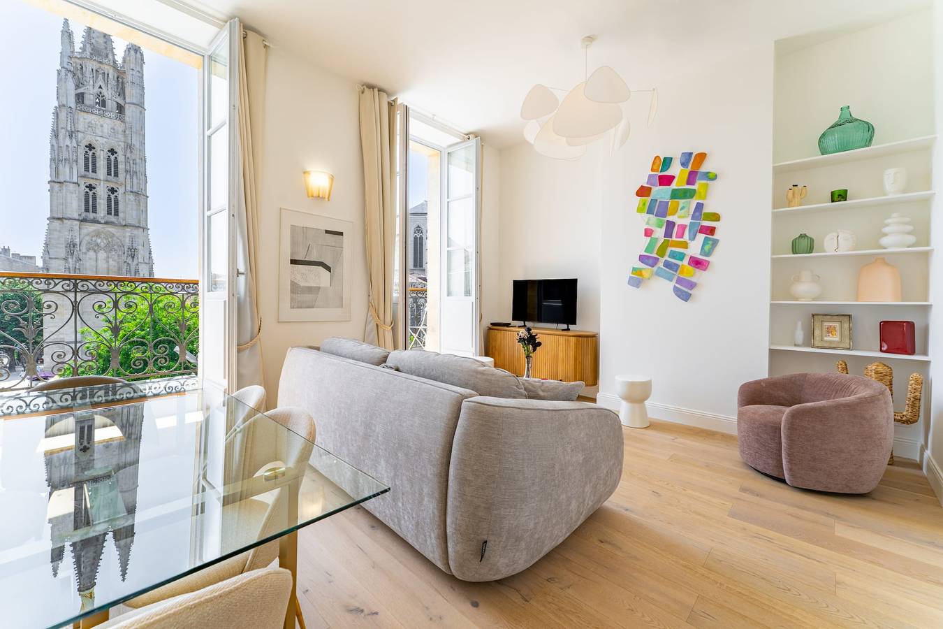 Ganze Wohnung, Apartment Place Pey Berland with balcony and parking in Bordeaux, Bordeaux und Umgebung