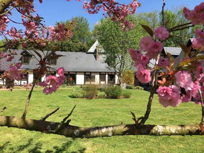 Chambre d’hôte pour 2 personnes, avec jardin et vue à Saint-Hellier