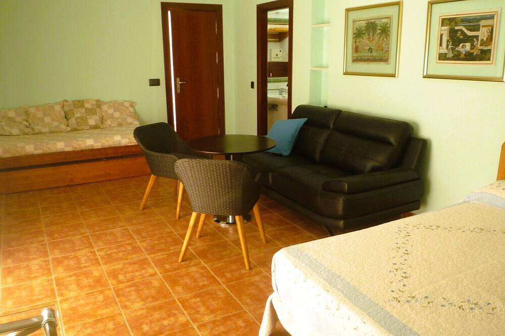 Apartamento entero, Magnifico apartamento con piscina en el Parque Natural Cabo de Gata (Almería) in Retamar, Almería