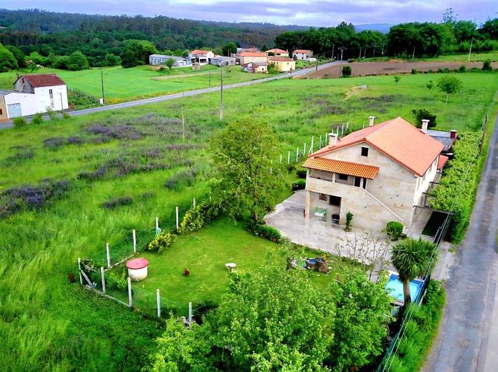 Location de vacances pour 7 personnes, avec jardin ainsi que terrasse et vue à Brión - 2