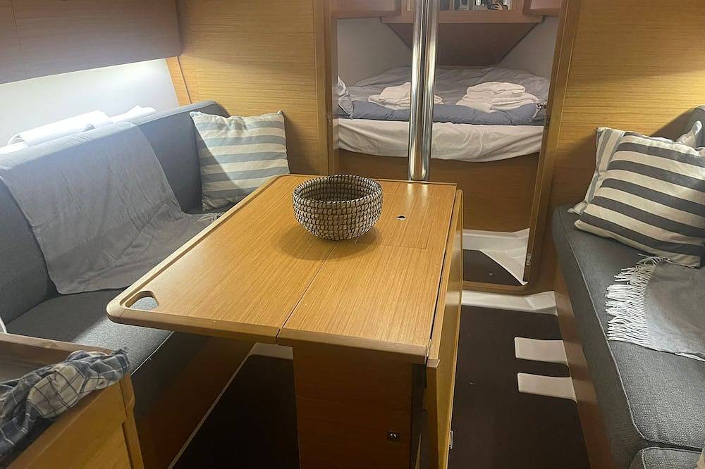 Sleeping on a Yacht Experience in Praia Tróia Mar, Carvalhal