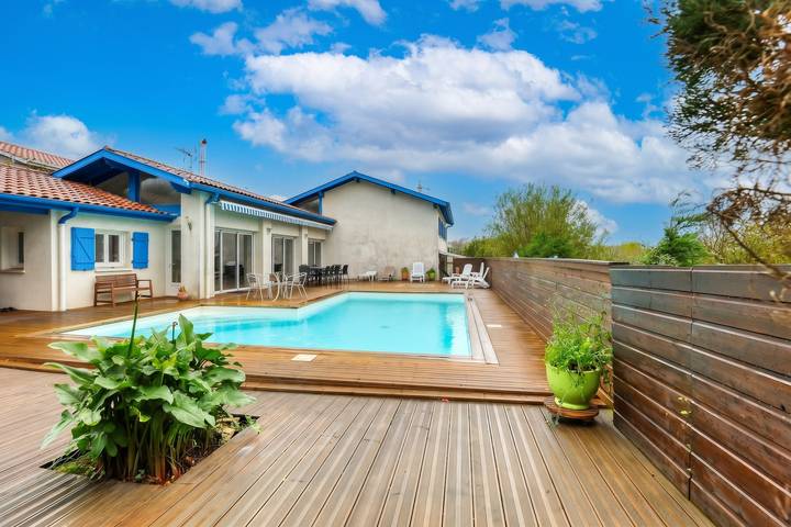 Villa pour 18 personnes, avec Terrasse et Piscine dans Côte Basque