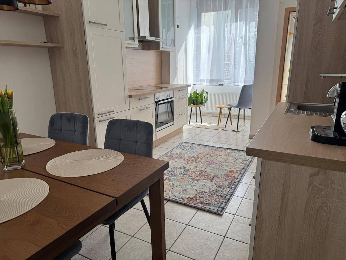 Appartement entier, Helles Apt Wiesbaden Mainz Ffm 2 Schlafzimmer in Ginsheim-Gustavsburg, Hesse du Sud