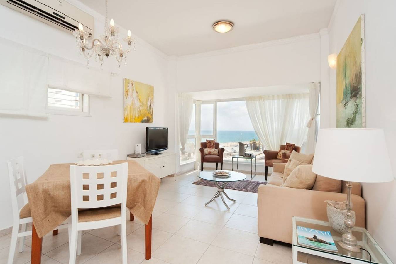 Entire apartment, Bright and Charming 1Br Apt w Sea Views Near Shore in Tel Aviv, Tel Aviv District