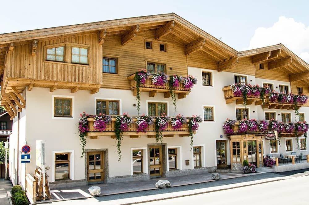 Apartment Basecamp - People's Hotel in Kaprun, Pinzgau