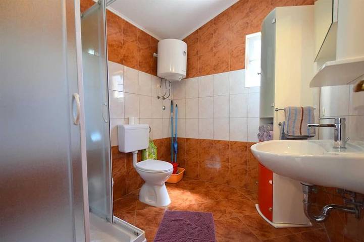 Ferienhaus Pere mit Terrasse in Malinska-Dubašnica, Krk
