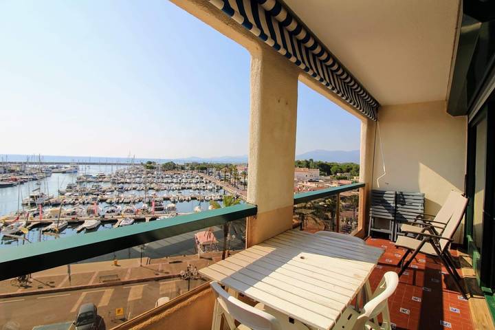 Gîte pour 4 personnes, avec balcon dans Port De Saint Cyprien
