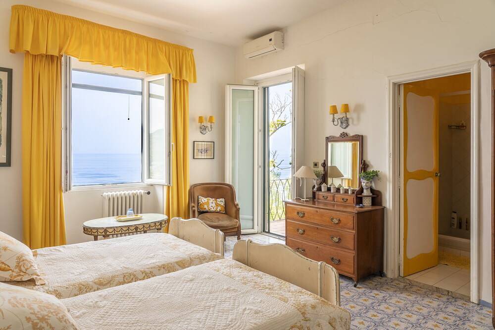 Beautiful Italian villa with pool, sea view (Capri), close to the beach in Castellabate, Cilento