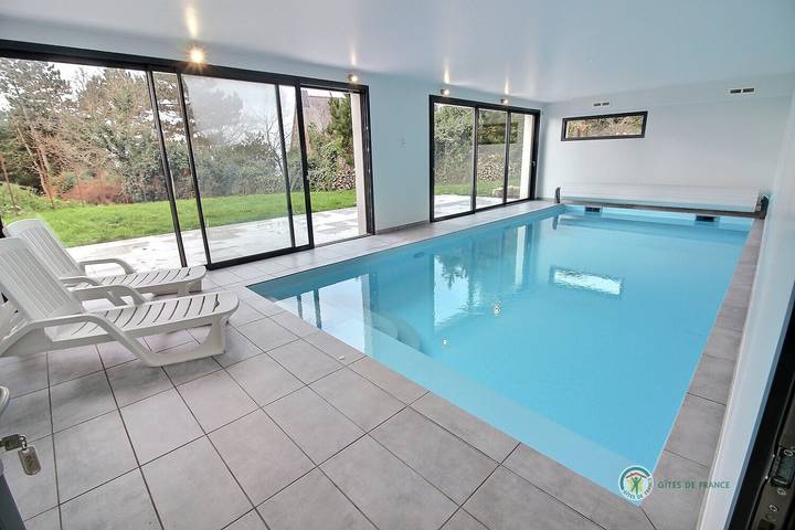 Gîte pour 10 personnes, avec Terrasse ainsi que Jardin et Piscine dans Plage de Port-Mabo