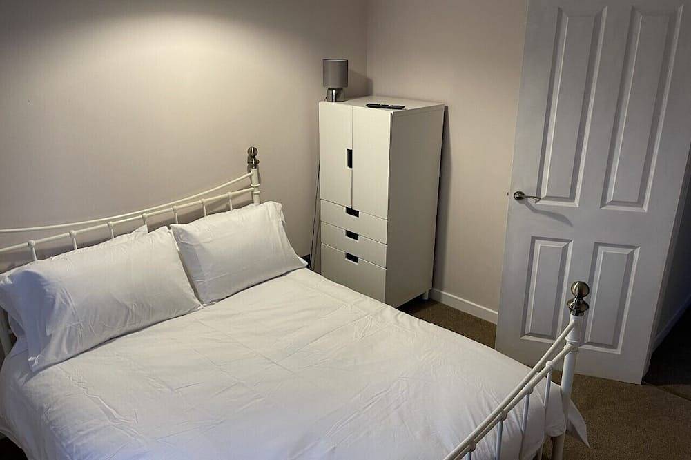 Beautiful cottage in peaceful location w/hot tub.  10mins from centre of Dundee. in Dundee, Angus