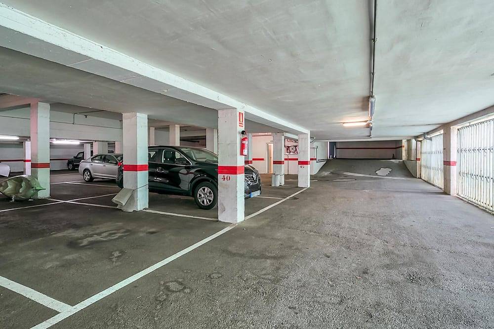 Apartamento entero, Apartamento con terraza en la playa a 10min tren in Sant Pol de Mar, Costa del Maresme