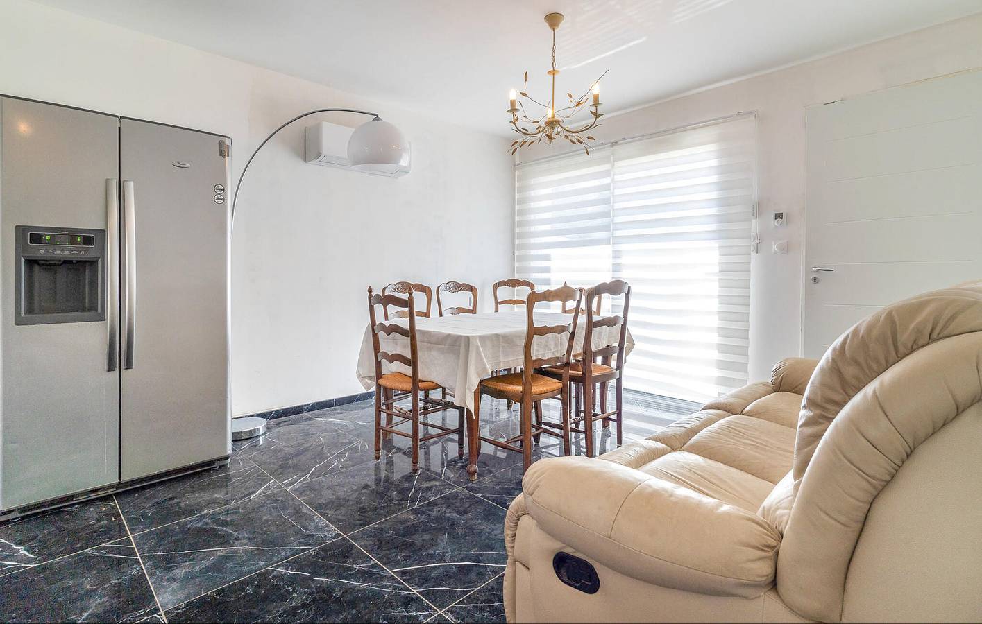 Moderne Wohnung mit Parkplatz & AC 1000m von Châteaurenard in Châteaurenard, Arles und Umgebung