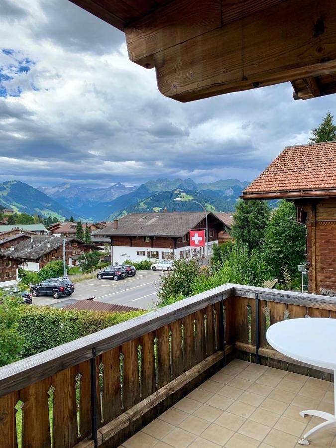 Ganze Wohnung, Two-Bedroom Apartment in Saanenmöser, Saanen