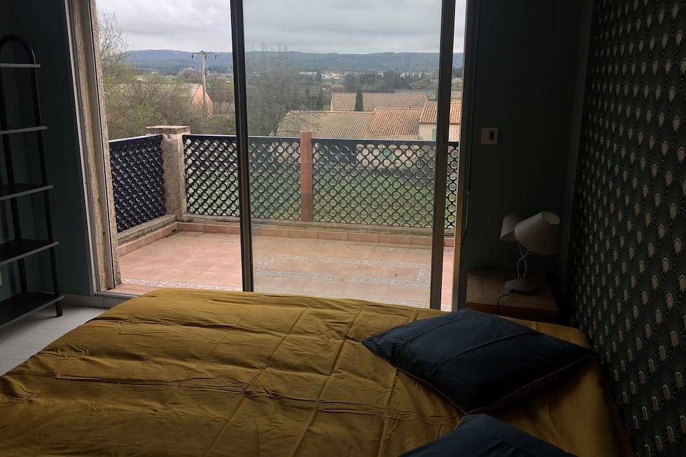 Contemporary villa 200 m2 on 8000m2 plot in Montbazin, Côte d'Améthyste