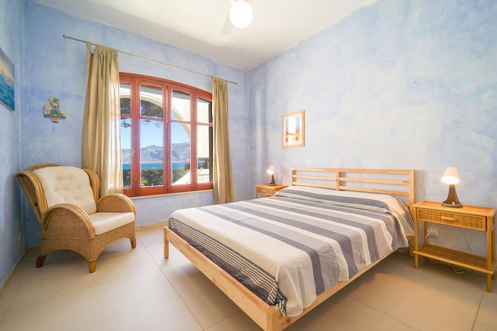Private beach, exclusive residence, view of the gulf, smell of the sea! in Carini, Province de Palerme
