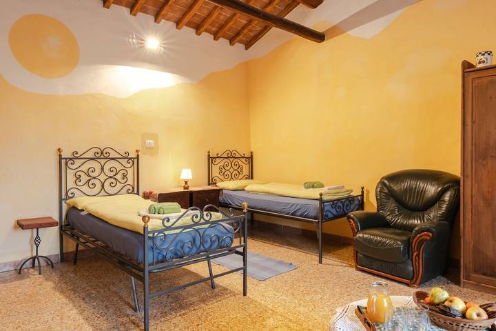Appartamento intero, Appartamento 'Reggioli- Appartamento Erborista' con vista sulle montagne, giardino in comune e Wi-Fi in Gaiole in Chianti, Chianti