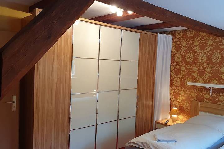 Ganze Wohnung, Ferienwohnung im Gutshof – Direkt gegenüber dem Schloss mit Terrasse und Wlan in Gablenz, Oberlausitz-Niederschlesien