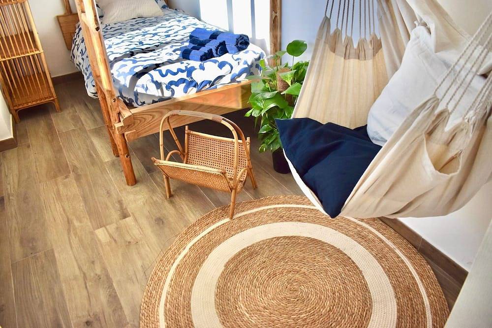 Entire apartment, Seafront apartment in the famous Cyclops Riviera suitable for families. in Aci Castello, Sicily