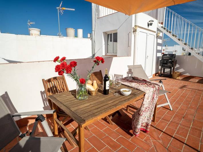 Typisches Stadthaus in Conil, renoviert mit großer Dachterrasse und tollem Blick in Conil de la Frontera, Costa de la Luz