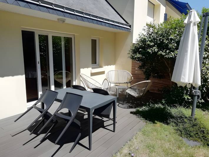 La Petite Maison Jaune Cottage with Terrace and Garden on Île-aux-Moines in Île-aux-Moines, Côte des Mégalithes