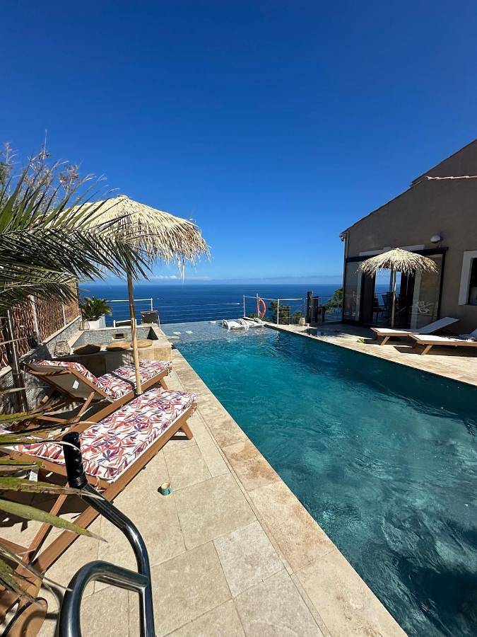 Villa pour 12 personnes, avec vue ainsi que piscine et jardin, animaux acceptés dans Anthéor - 4