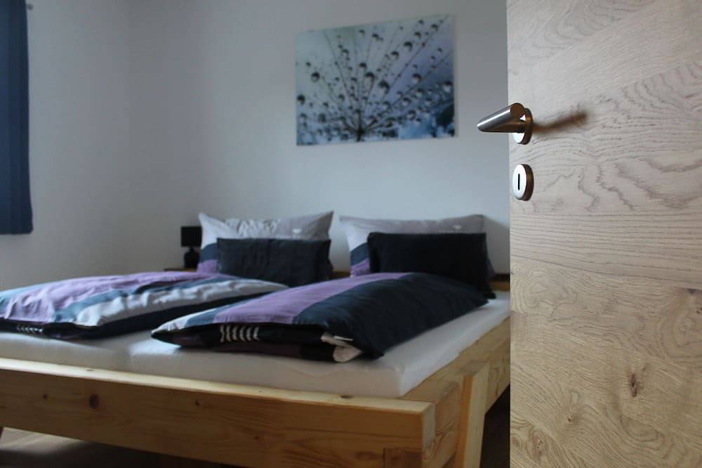 Ganze Wohnung, Ferienwohnung an der Jodquelle, 38 qm Obergeschoss, 1 separates Schlafzimmer in Kurf, Bad Endorf
