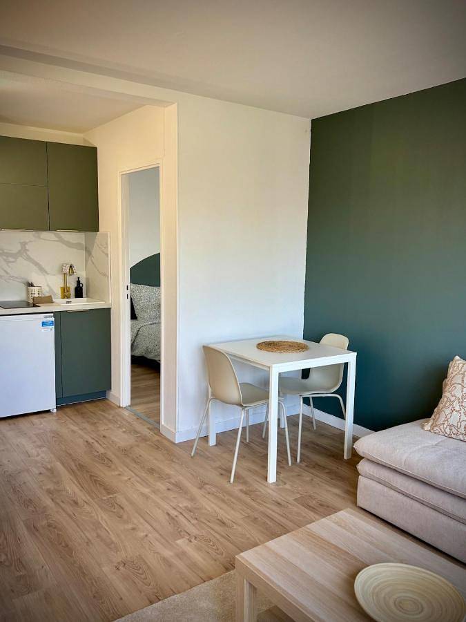 Appartement entier, Le Castelou Bright Apartment Balcony and Parking in Talence, Région de Bordeaux