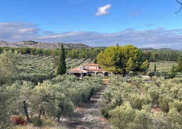 Location de vacances pour 8 personnes, avec jardin et piscine dans Golf de Servanes