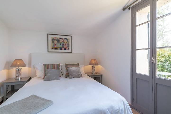 Location de vacances pour 12 personnes, avec terrasse et jardin à Châteauneuf-Grasse - 2