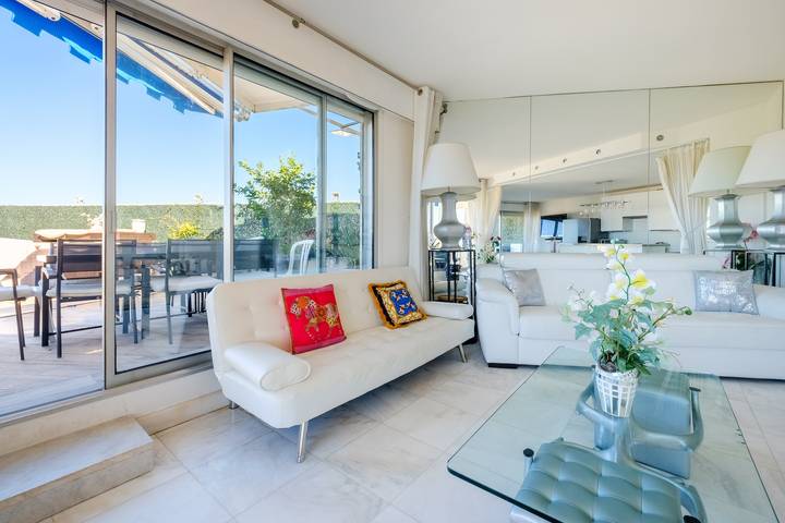 Appartement entier, Appartement 'Sea and Sky 8 Personnes' avec vue sur mer, terrasse privée et climatisation in Cannes, Côte méditerranéenne (France)