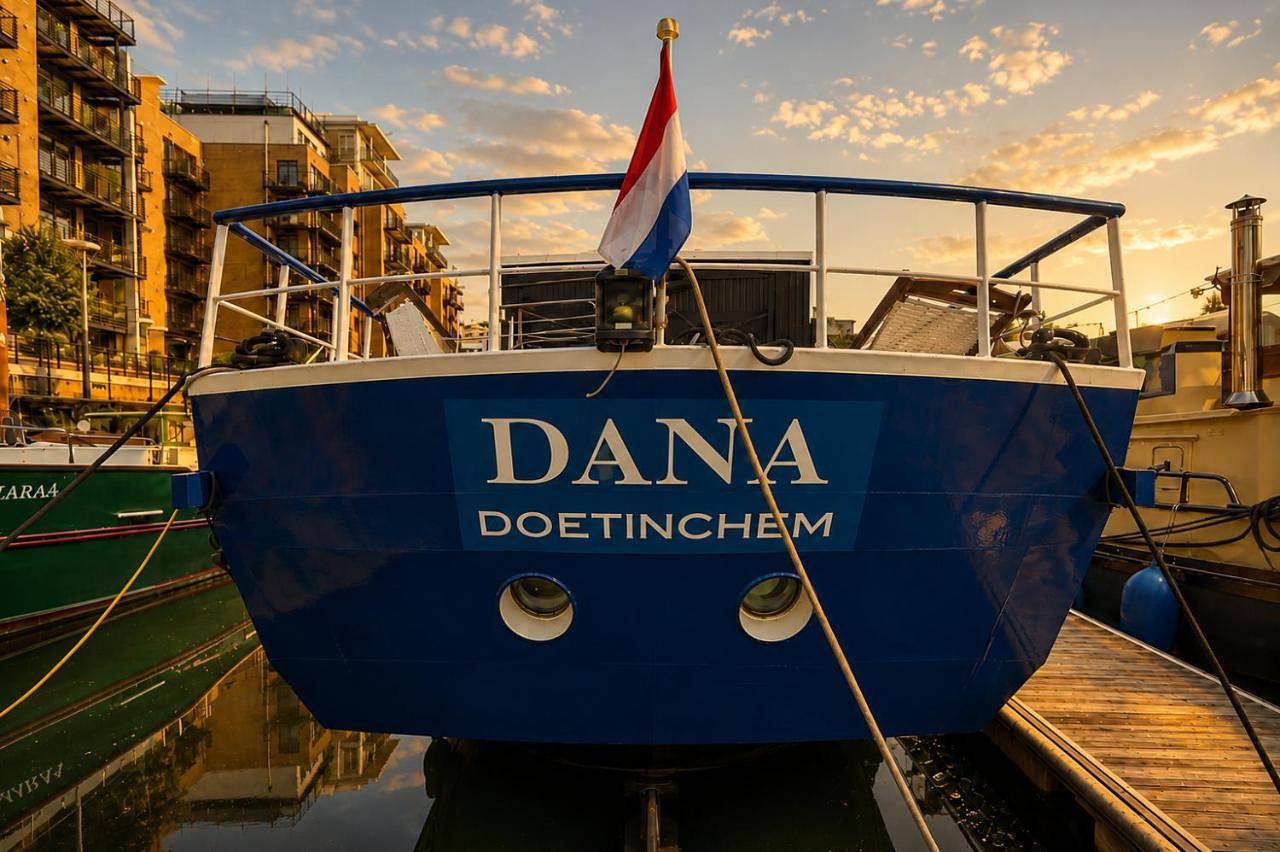 Historic Dutch Barge, Idyllic location in Tower Hamlets, London