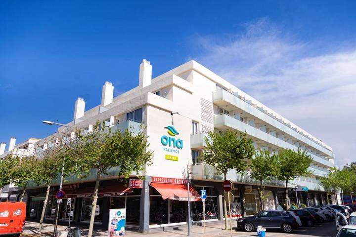 Apartahotel para 4 personas, con piscina y balcón en la Costa Brava