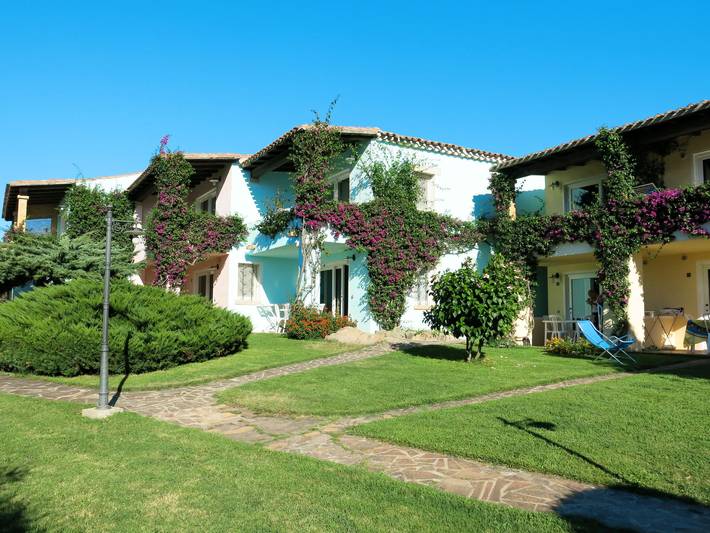 Ferienwohnung für 2 Personen, mit Kinderpool und Garten sowie Balkon auf Sardinien