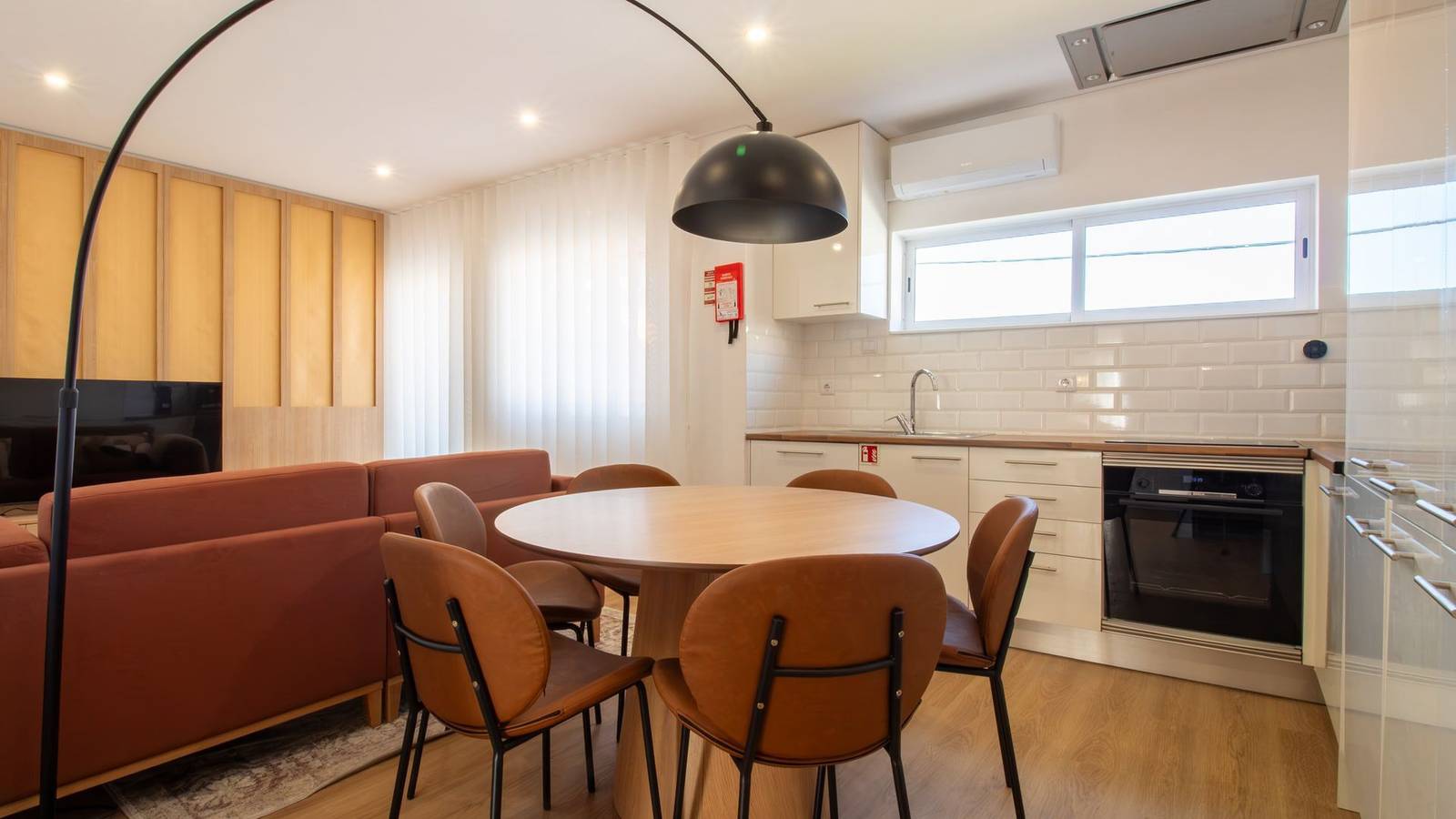 Apartamento inteiro, Bright 3Br Flat near Douro w/ Ac by Lovelystay in Santa Marinha e São Pedro da Afurada, Distrito do Porto