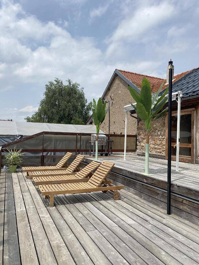 Gîte pour 4 personnes, avec Terrasse ainsi que Jardin et Piscine à Saint-Pardoux (Puy-de-Dôme) - 2