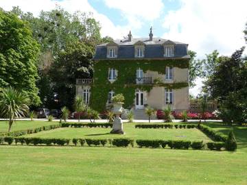 Chambre d’hôte pour 3 personnes, avec balcon ainsi que vue et jardin à Varaville