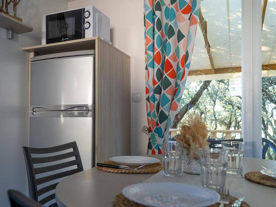 Camping Mer et Camargue - Mobilhome 4 personnes - 2 ch 4 pers Terrasse semi-couverte in Calvisson, Région de Nîmes