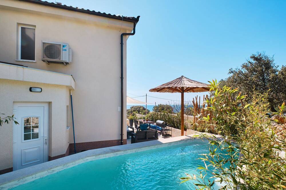 Villa Miholašcica 2 in Island Cres by Villas Guide in Martinscica, Cres