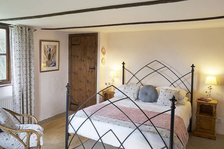 Barn Conversion With Indoor Swimming Pool In Stunning Rural Location Near Ocean in Cornouailles