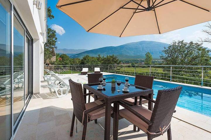 Gemütliches Haus in Cetina mit privatem Pool, kann drinnen oder draußen sein in Dalmatinisches Zagora