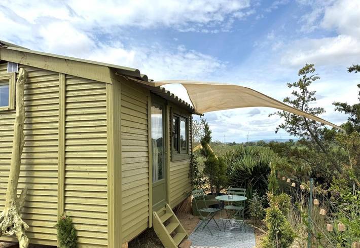 Location de vacances pour 2 personnes, avec jardin ainsi que terrasse et vue à Moussan