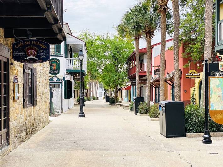 Vacation rental for 14 people, with balcony and hot tub in Vilano Beach