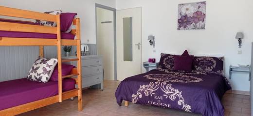 Chambre d’hôte pour 2 personnes, avec jardin ainsi que piscine et vue, adapté aux familles à Sainte-Soline