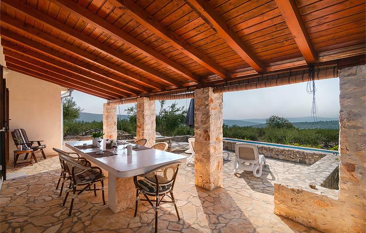 Charmante 2-Zimmer-Wohnung mit Pool, Terrasse, WLAN und Küche in Milna, Brac