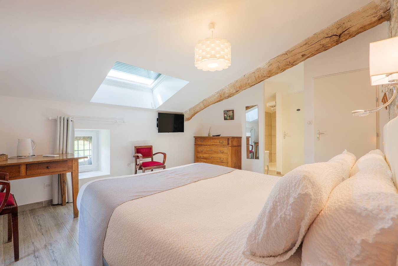 Gastenkamer 'Chambre Catherine' met gedeeld zwembad, wifi en airconditioning, foto 12