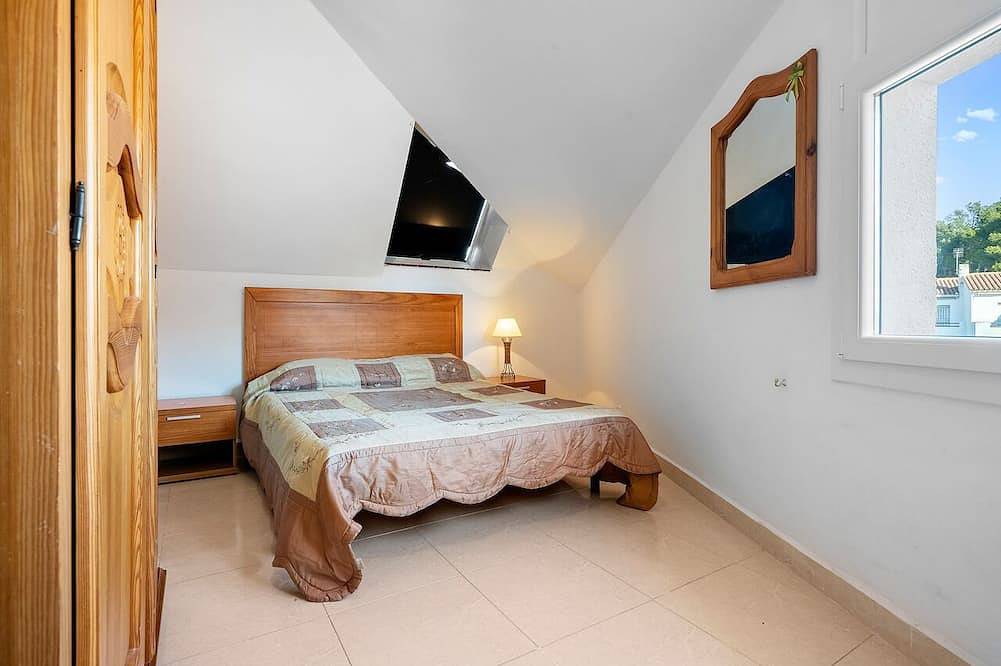 Villa for up to 10-12 people with air conditioning and 400m. to the sea. in Miami Playa, Costa Dorada